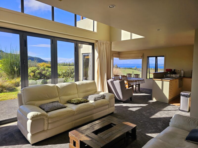 Sweeping Lake View Retreat