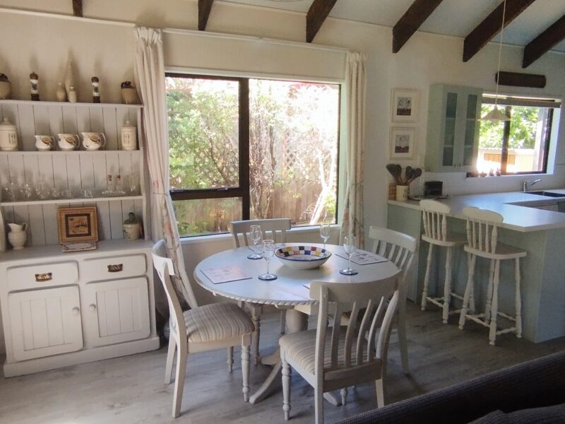 La Vie en Rose Cottage