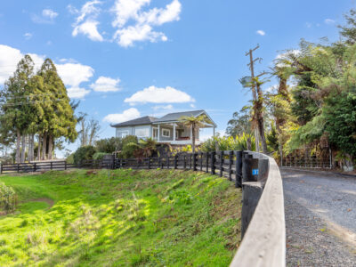 Karapiro Cottage Lake views