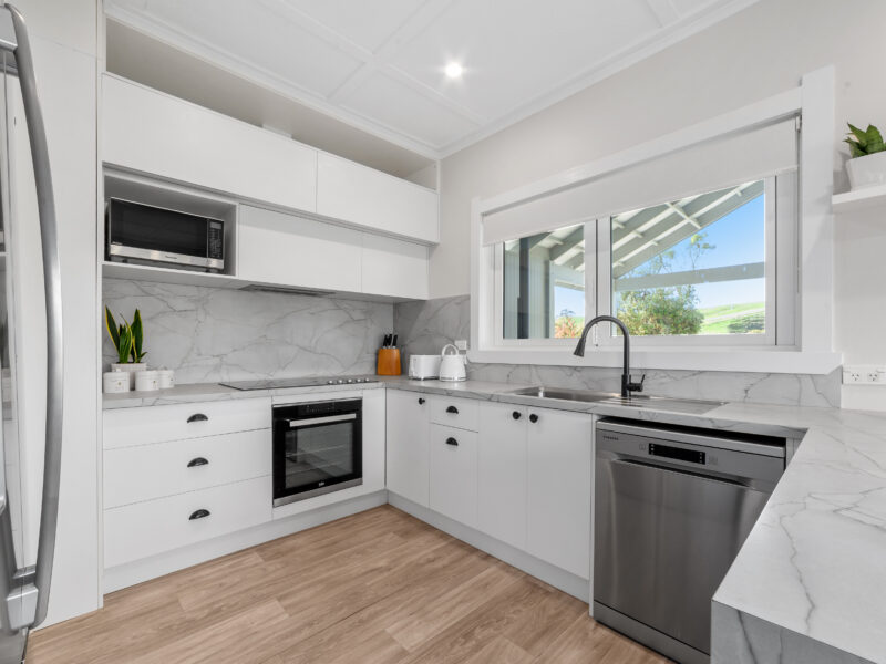 Karapiro Cottage Lake views