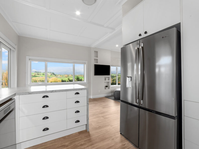 Karapiro Cottage Lake views