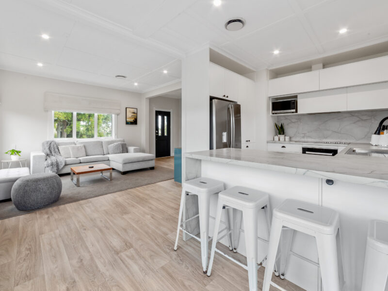 Karapiro Cottage Lake views