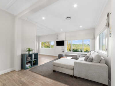 Karapiro Cottage Lake views