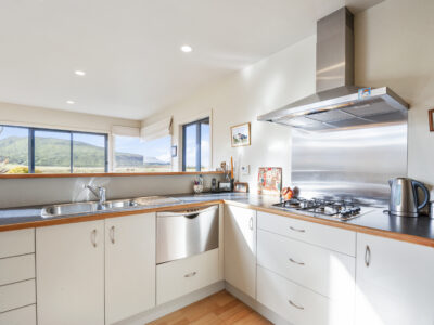 Sweeping Lake View Retreat