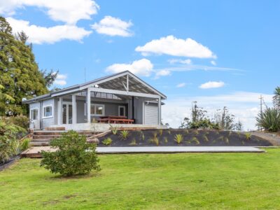 Karapiro Cottage Lake views
