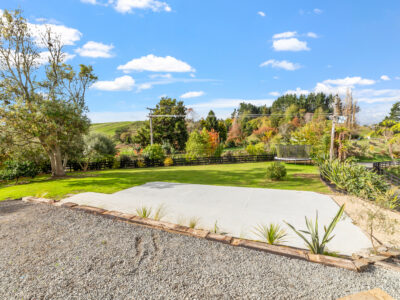 Karapiro Cottage Lake views