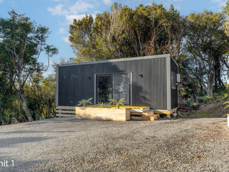 Stewart Island, New Zealand, Accommodation and Charters