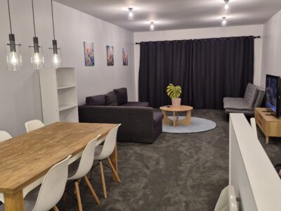 Family friendly Berhampore Apartment with indoor pool and gym