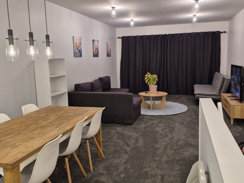 Family friendly Berhampore Apartment with indoor pool and gym