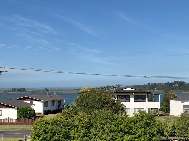 Relax by the water - Waimanaaki