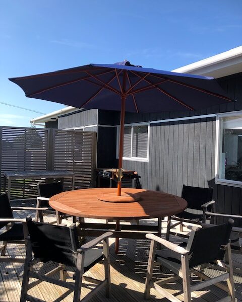 Relax by the water - Waimanaaki