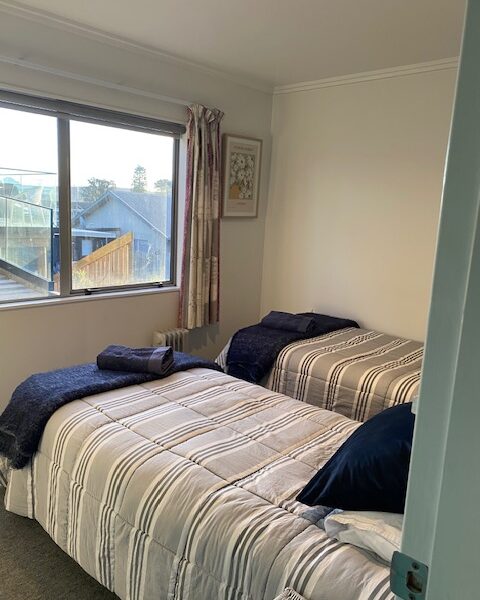 Relax by the water - Waimanaaki