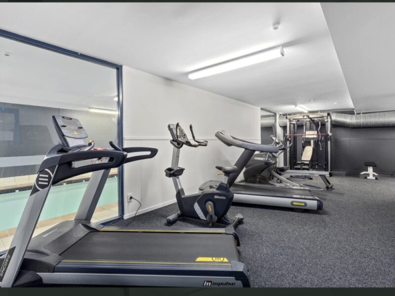 Family friendly Berhampore Apartment with indoor pool and gym