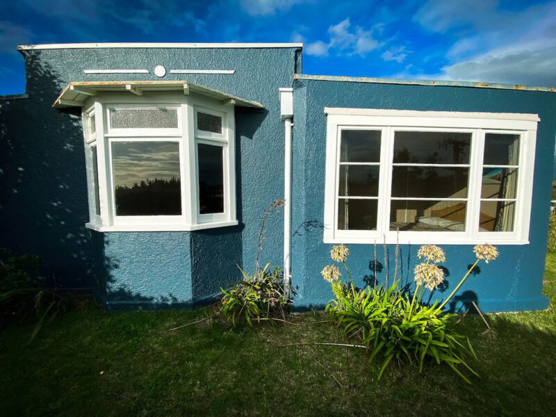 Seabury Lookout – Classic Kiwi Bach with Views suitable for all ages and stages!