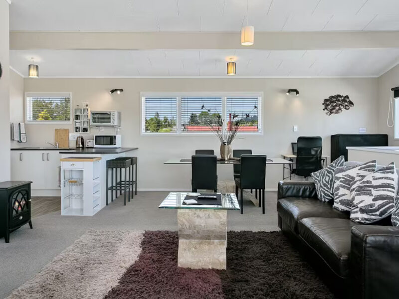 Lakeview's On Richmond