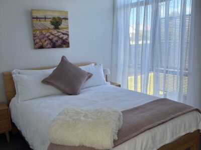 Central Haven: Sunny, Secure & Walk to the River!