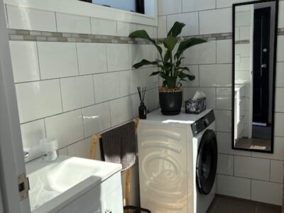 Central Haven: Sunny, Secure & Walk to the River!