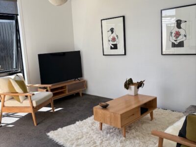 Central Haven: Sunny, Secure & Walk to the River!