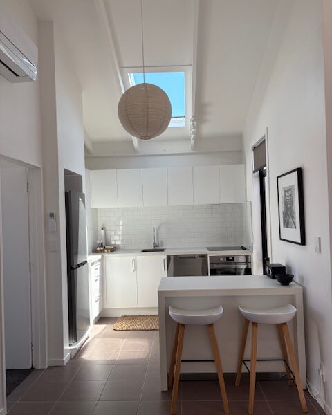 Central Haven: Sunny, Secure & Walk to the River!