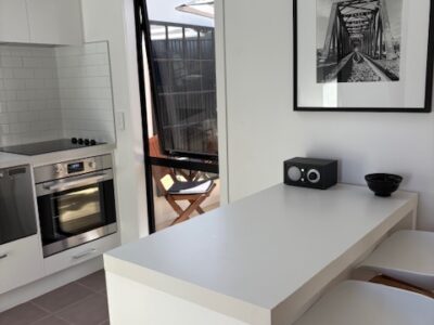 Central Haven: Sunny, Secure & Walk to the River!