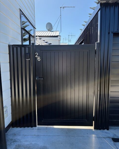 Central Haven: Sunny, Secure & Walk to the River!