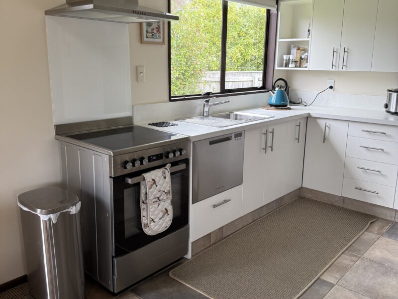 Heron’s Nest - cozy lake bach