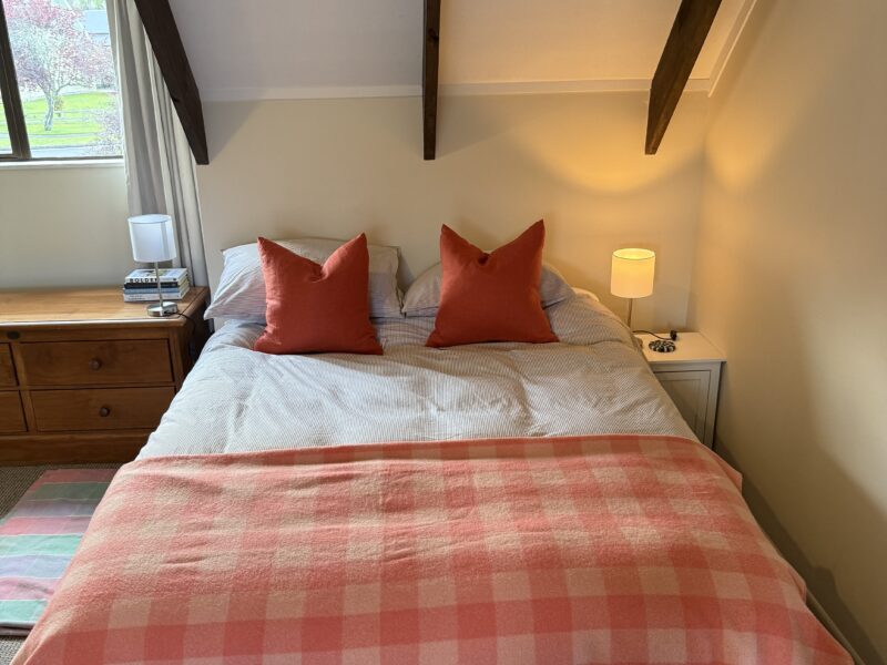 Heron’s Nest - cozy lake bach