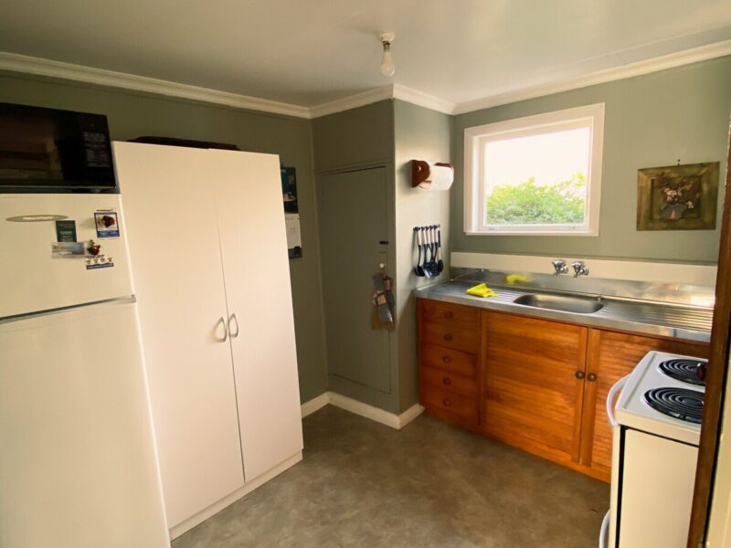 Seabury Lookout – Classic Kiwi Bach with Views suitable for all ages and stages!