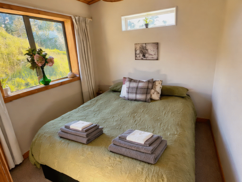 Cosy Coastal Bach with Ocean Views – Close to Gore Bay