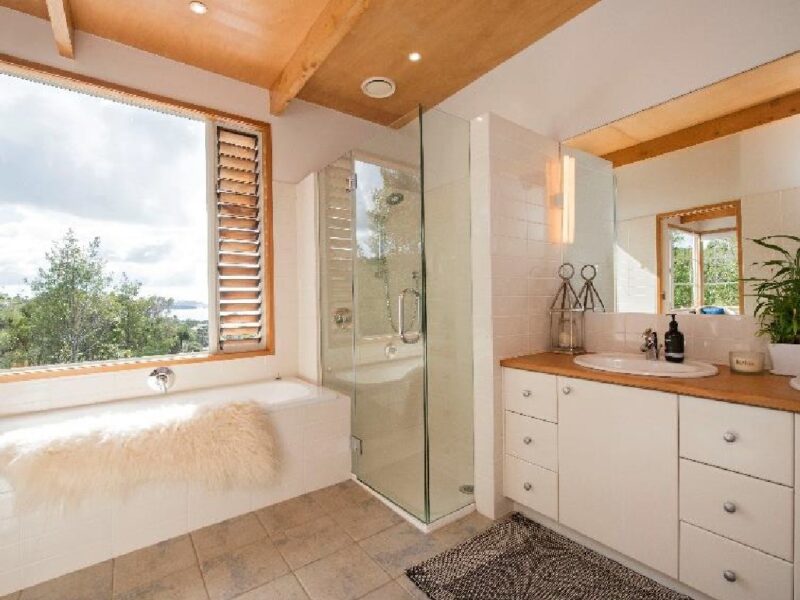 Private Luxury in Paihia - With Heated Pool!