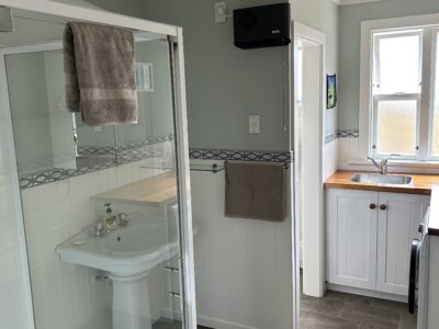 Teaneraki Cottage - Peaceful Cottage in Private Garden Setting