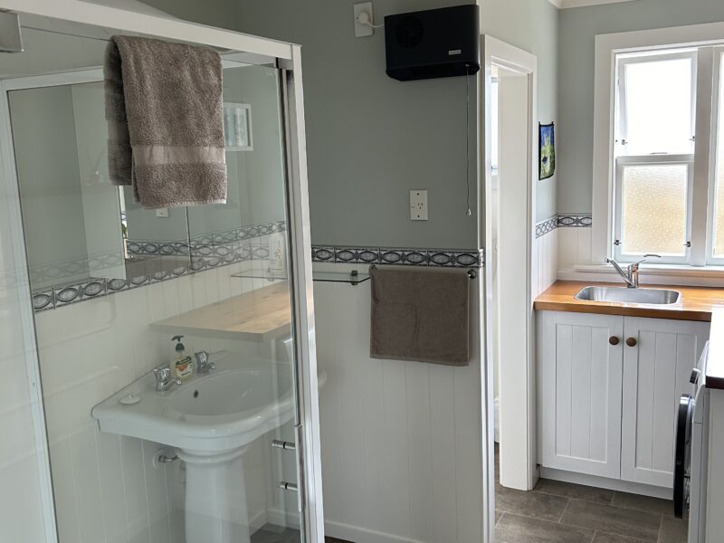 Teaneraki Cottage - Peaceful Cottage in Private Garden Setting