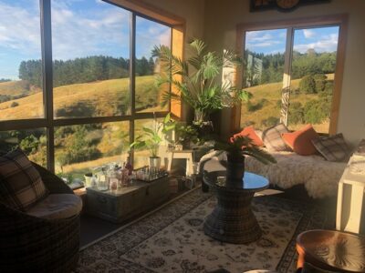 Cosy Coastal Bach with Ocean Views – Close to Gore Bay