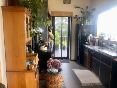 Cosy Coastal Bach with Ocean Views – Close to Gore Bay