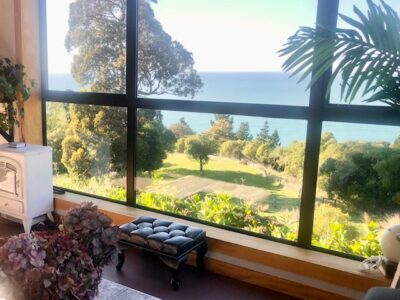 Cosy Coastal Bach with Ocean Views – Close to Gore Bay