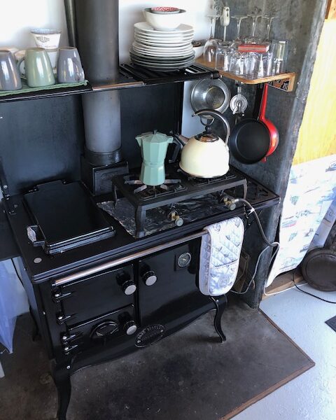 Cosy Coastal Bach with Ocean Views – Close to Gore Bay