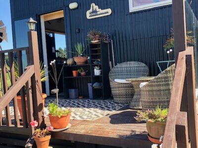 Cosy Coastal Bach with Ocean Views – Close to Gore Bay