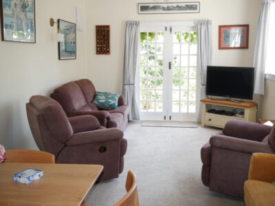 Teaneraki Cottage - Peaceful Cottage in Private Garden Setting