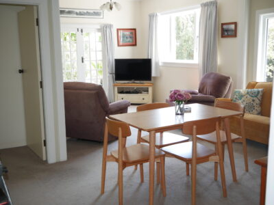 Teaneraki Cottage - Peaceful Cottage in Private Garden Setting