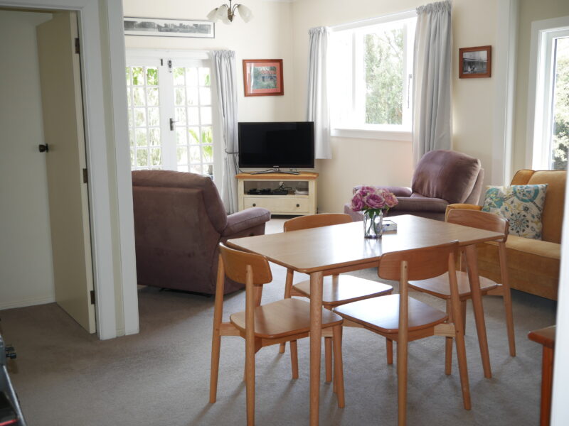 Teaneraki Cottage - Peaceful Cottage in Private Garden Setting