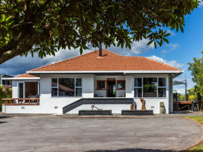 Walk to the Lake or to Taupo Town