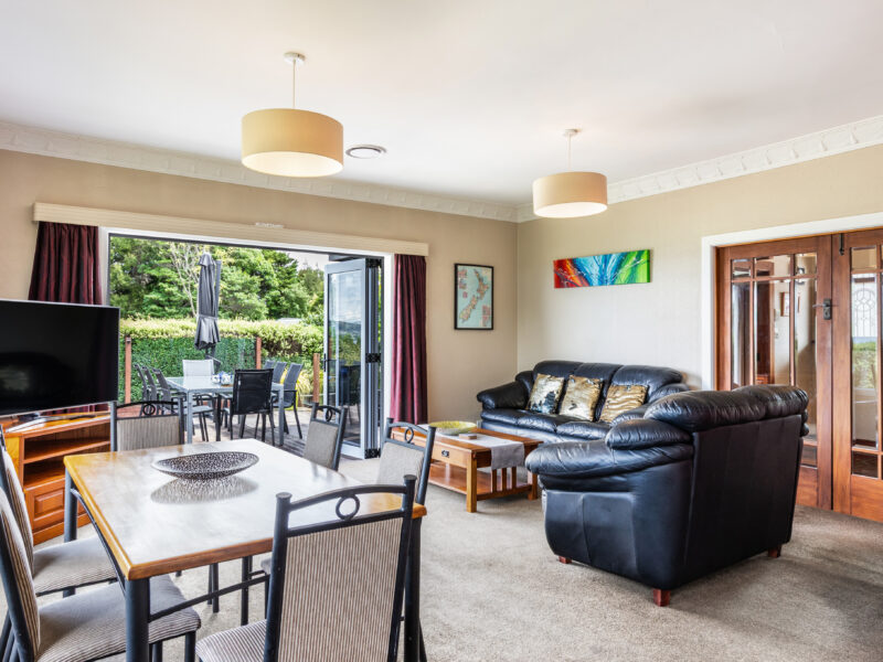 Walk to the Lake or to Taupo Town