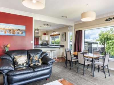 Walk to the Lake or to Taupo Town