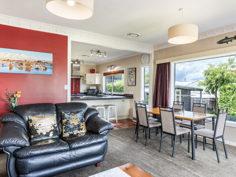 Walk to the Lake or to Taupo Town