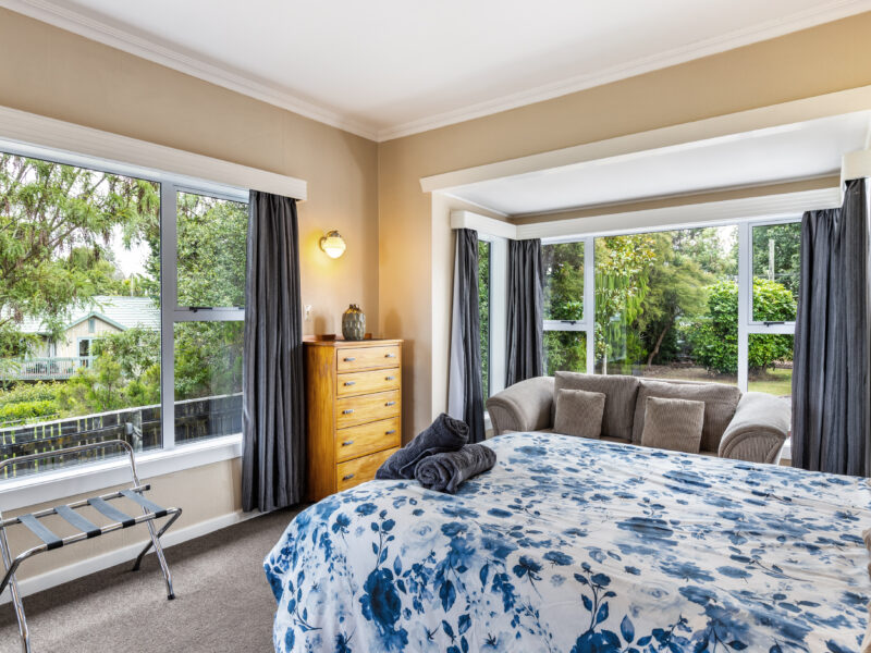 Walk to the Lake or to Taupo Town