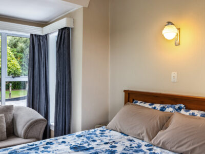 Walk to the Lake or to Taupo Town