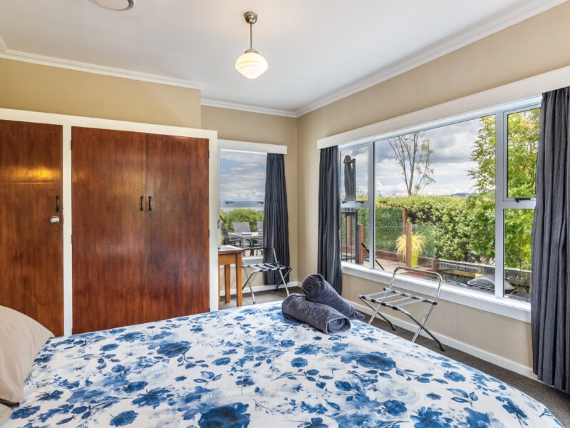 Walk to the Lake or to Taupo Town