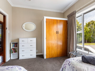 Walk to the Lake or to Taupo Town