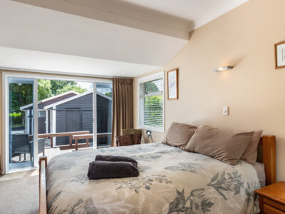 Walk to the Lake or to Taupo Town