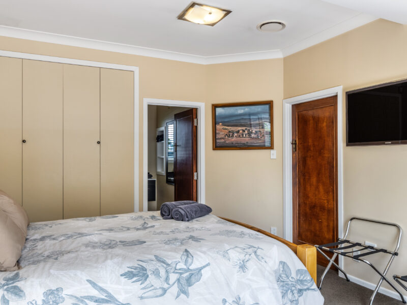 Walk to the Lake or to Taupo Town